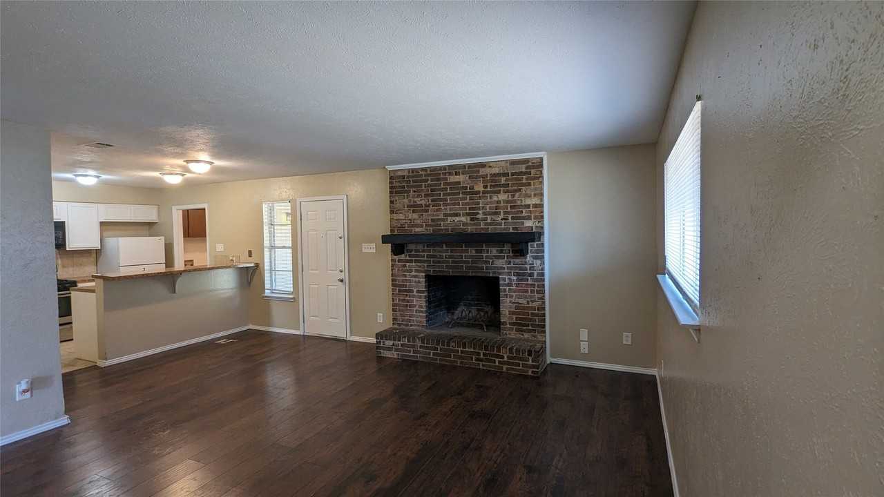1434 Deborah Ave - Photo 2 of 18