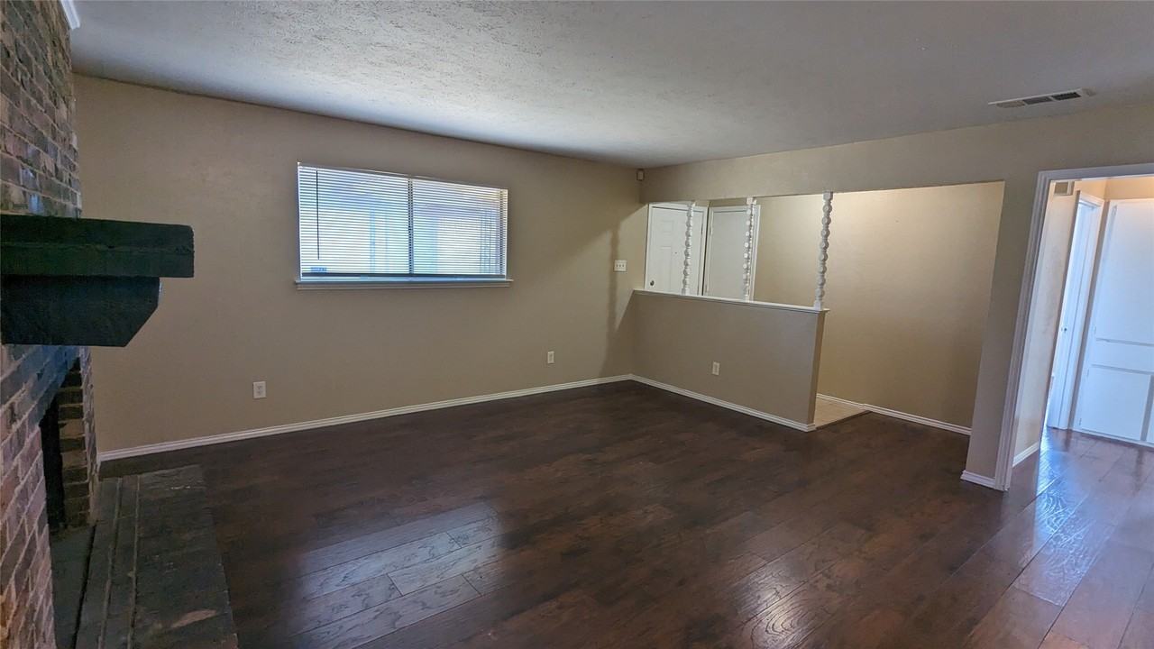 1434 Deborah Ave - Photo 4 of 18
