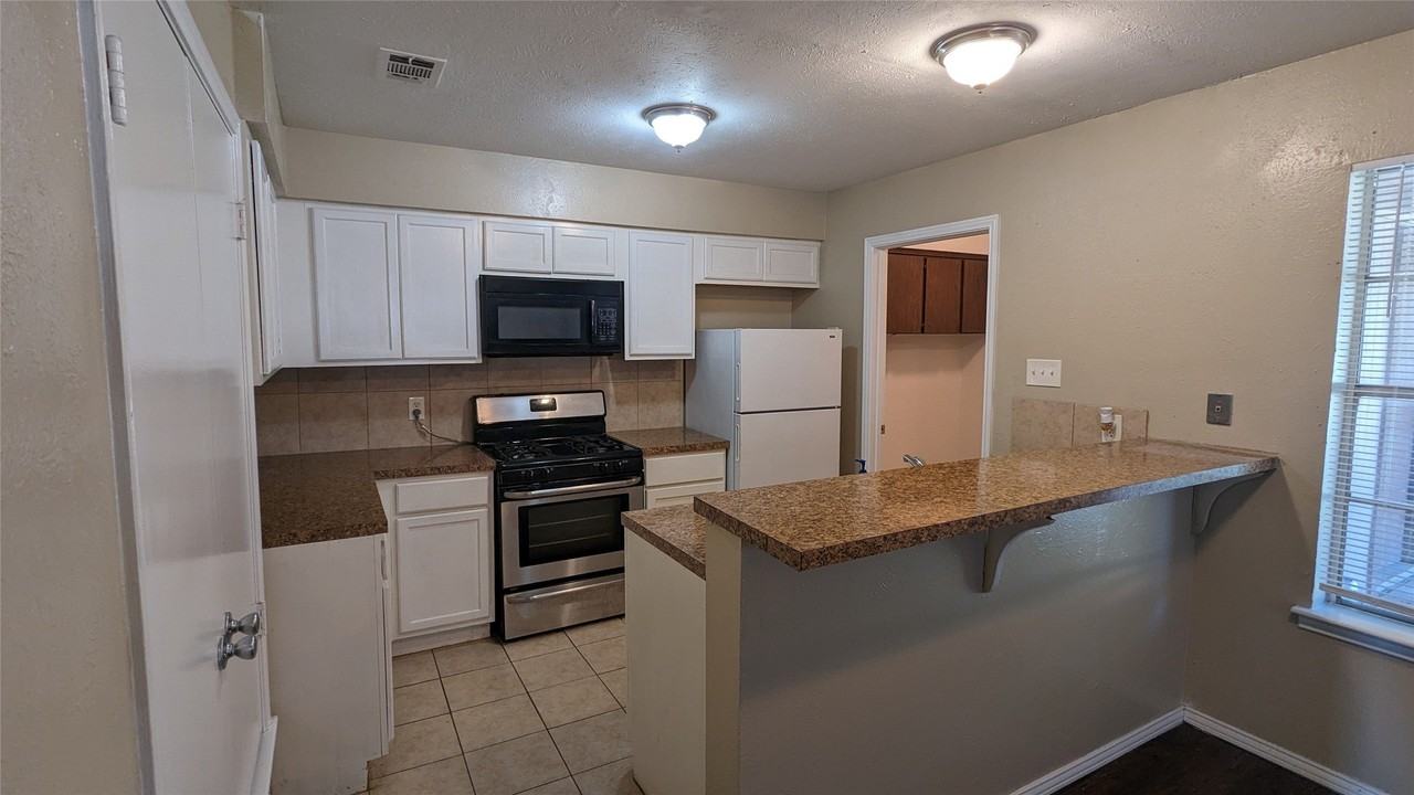 1434 Deborah Ave - Photo 5 of 18