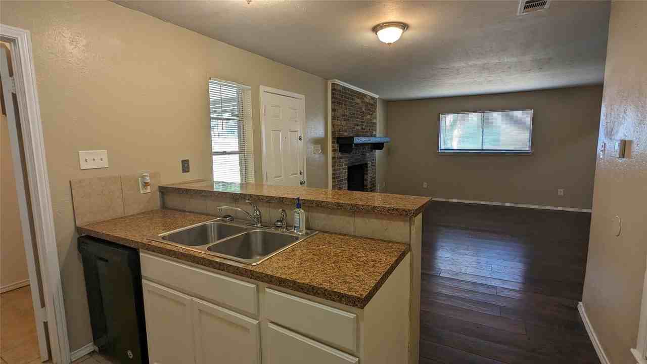 1434 Deborah Ave - Photo 6 of 18