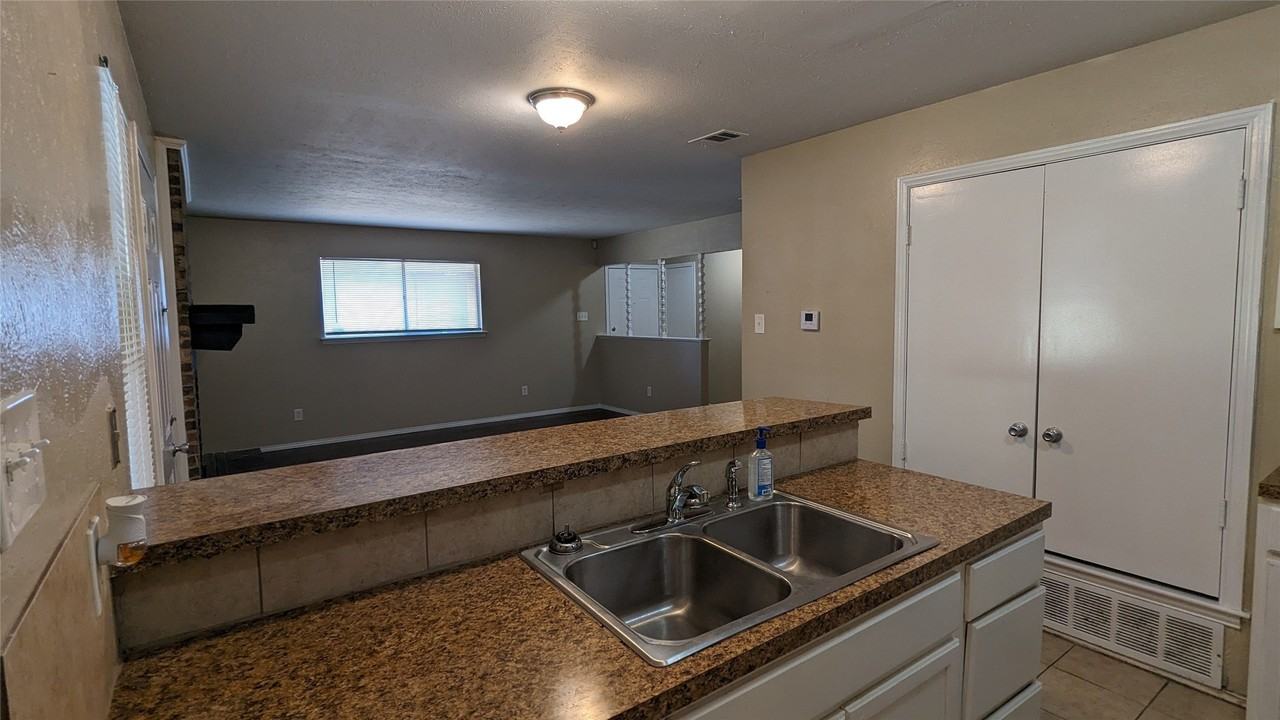 1434 Deborah Ave - Photo 7 of 18