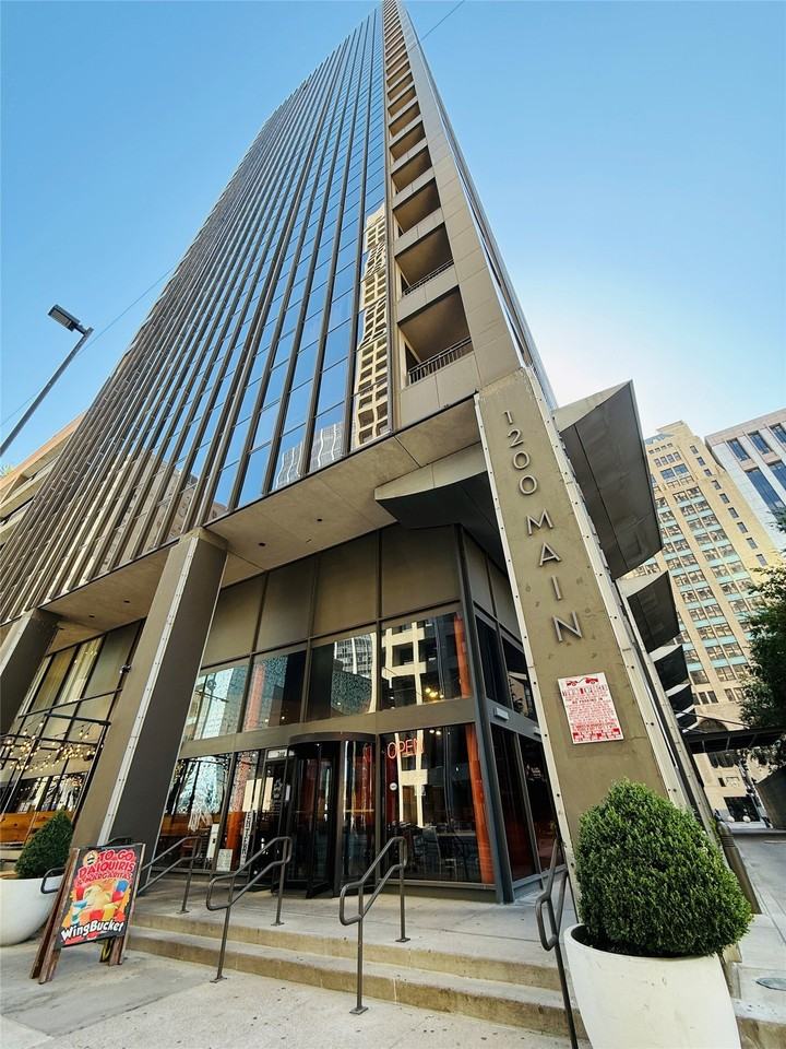 1200 Main St #910