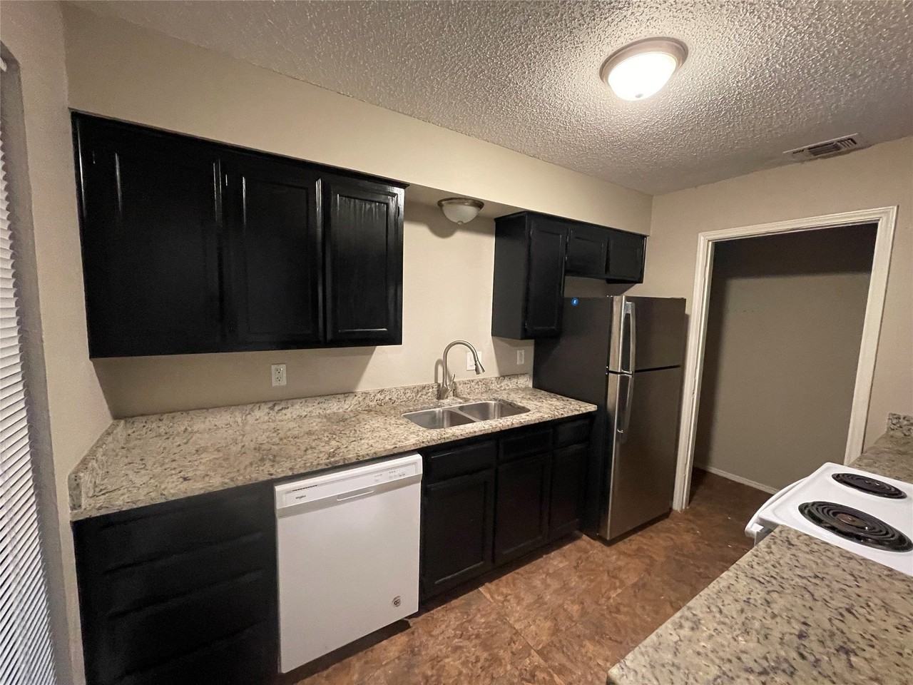 104 Oak Wood Ln - Photo 6 of 18