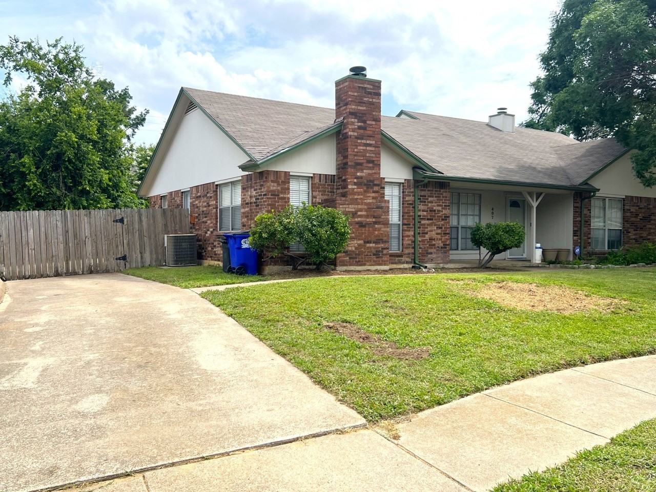 405 Augustine Dr - Photo 2 of 20