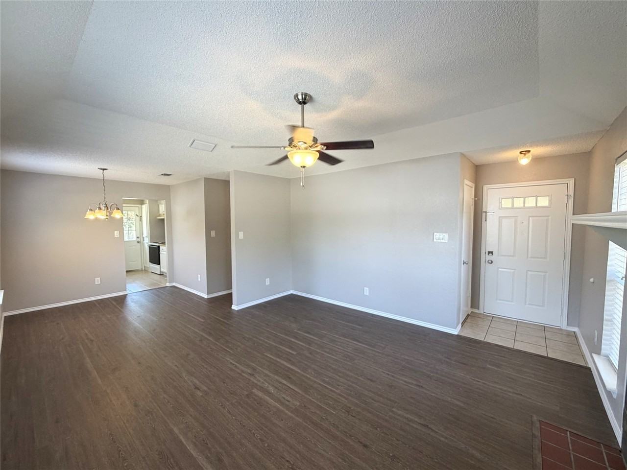405 Augustine Dr - Photo 4 of 20