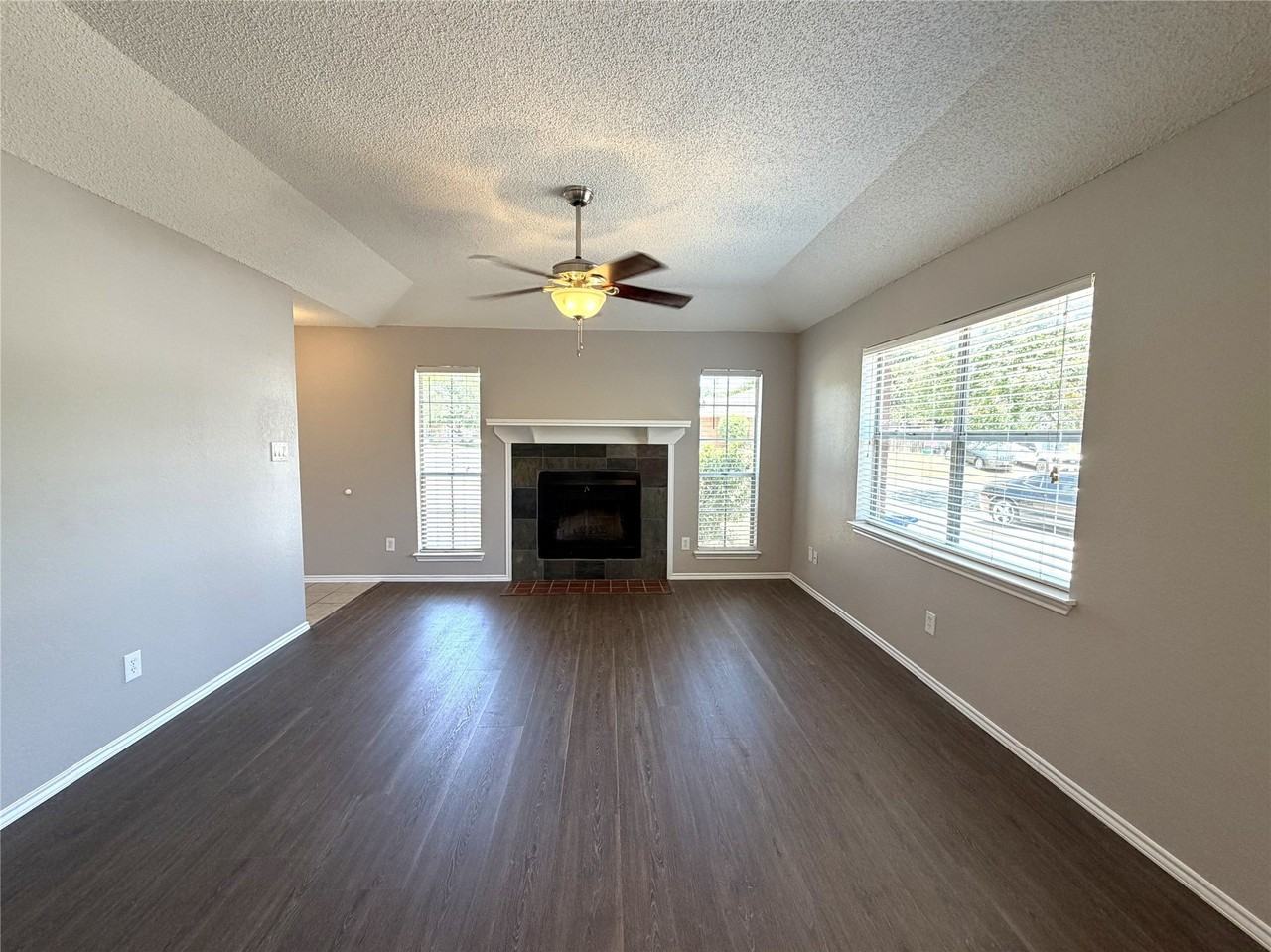 405 Augustine Dr - Photo 5 of 20