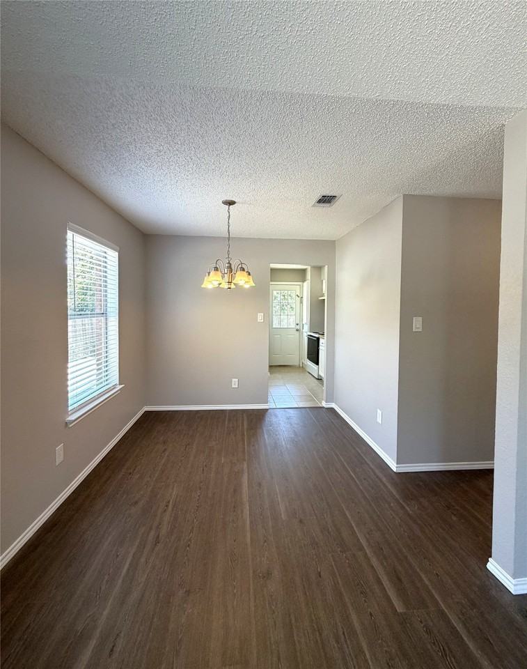 405 Augustine Dr - Photo 6 of 20