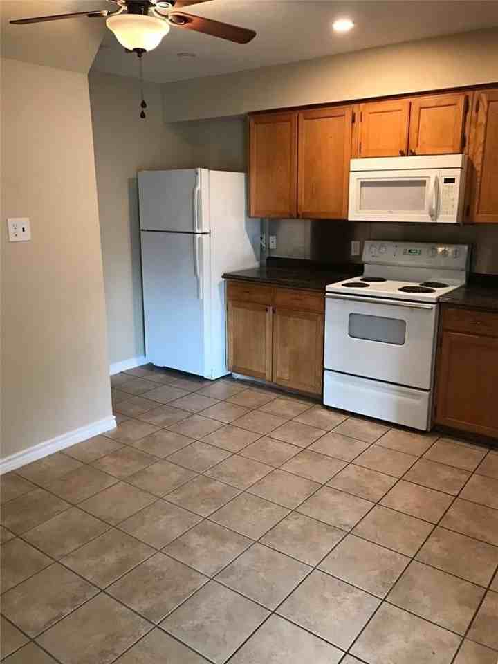 2806 Ridgecrest Dr - Photo 2 of 13