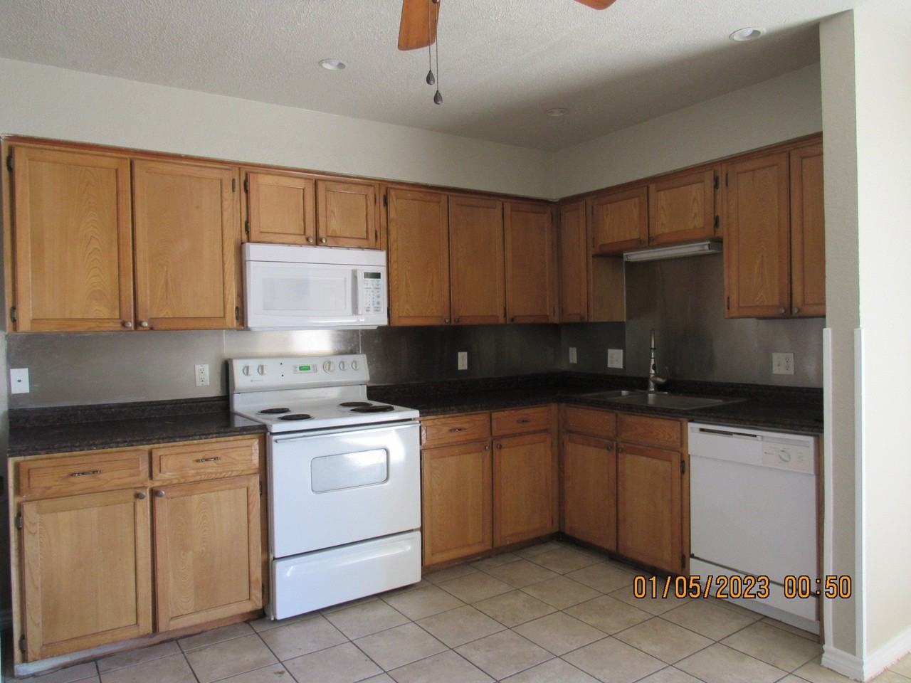 2806 Ridgecrest Dr - Photo 3 of 13
