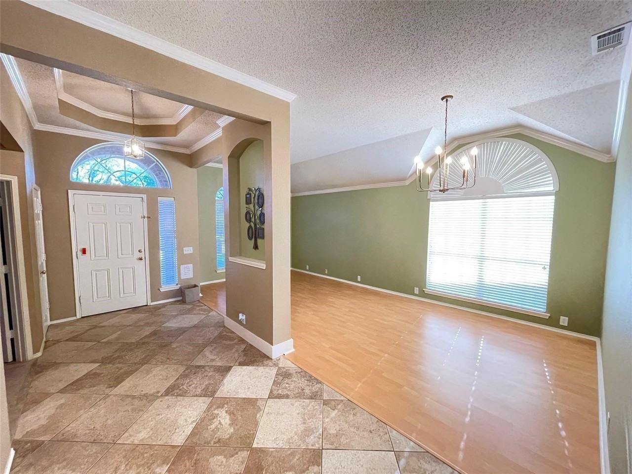 11082 Clearstream Ln - Photo 2 of 20