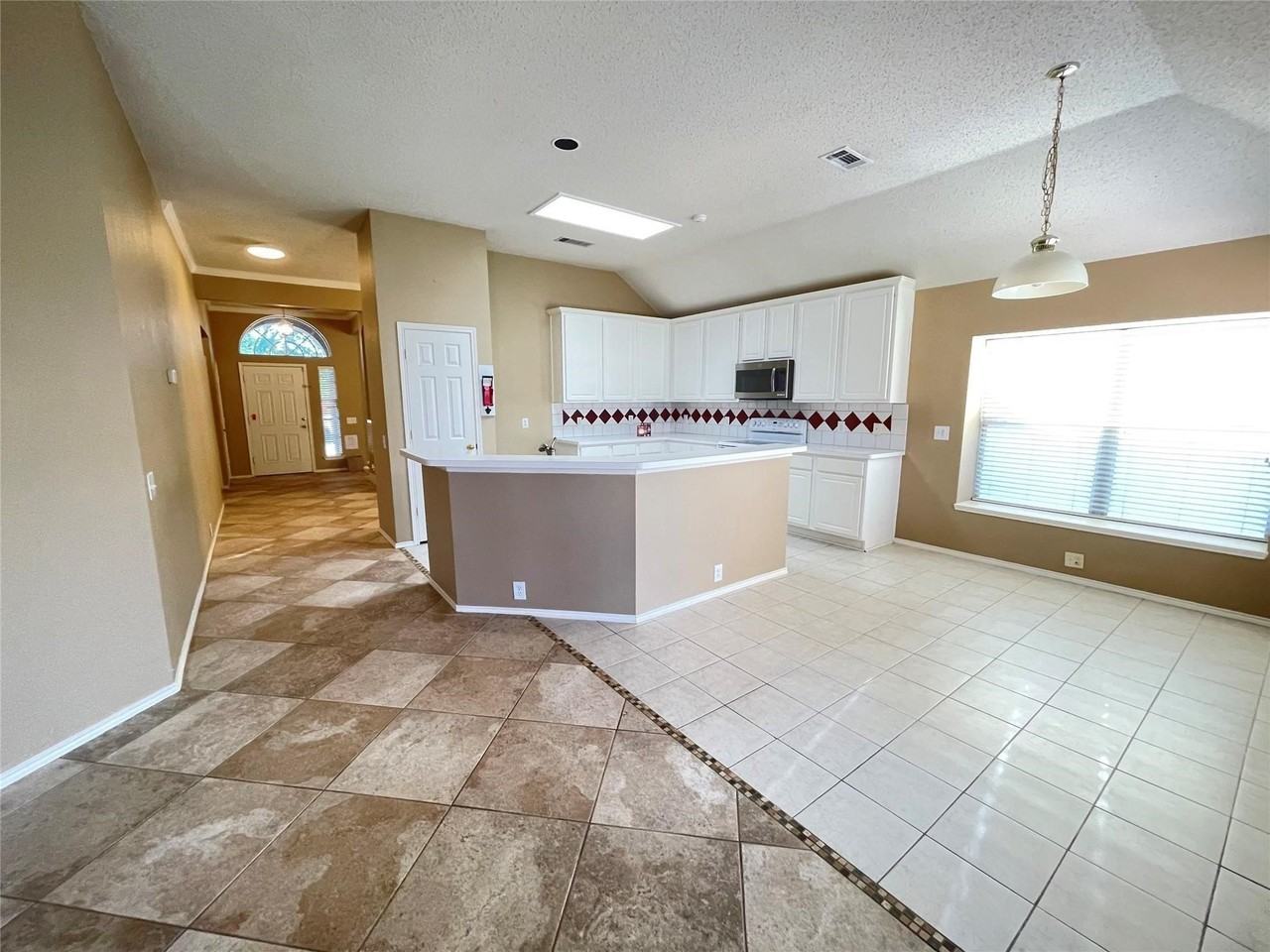 11082 Clearstream Ln - Photo 3 of 20