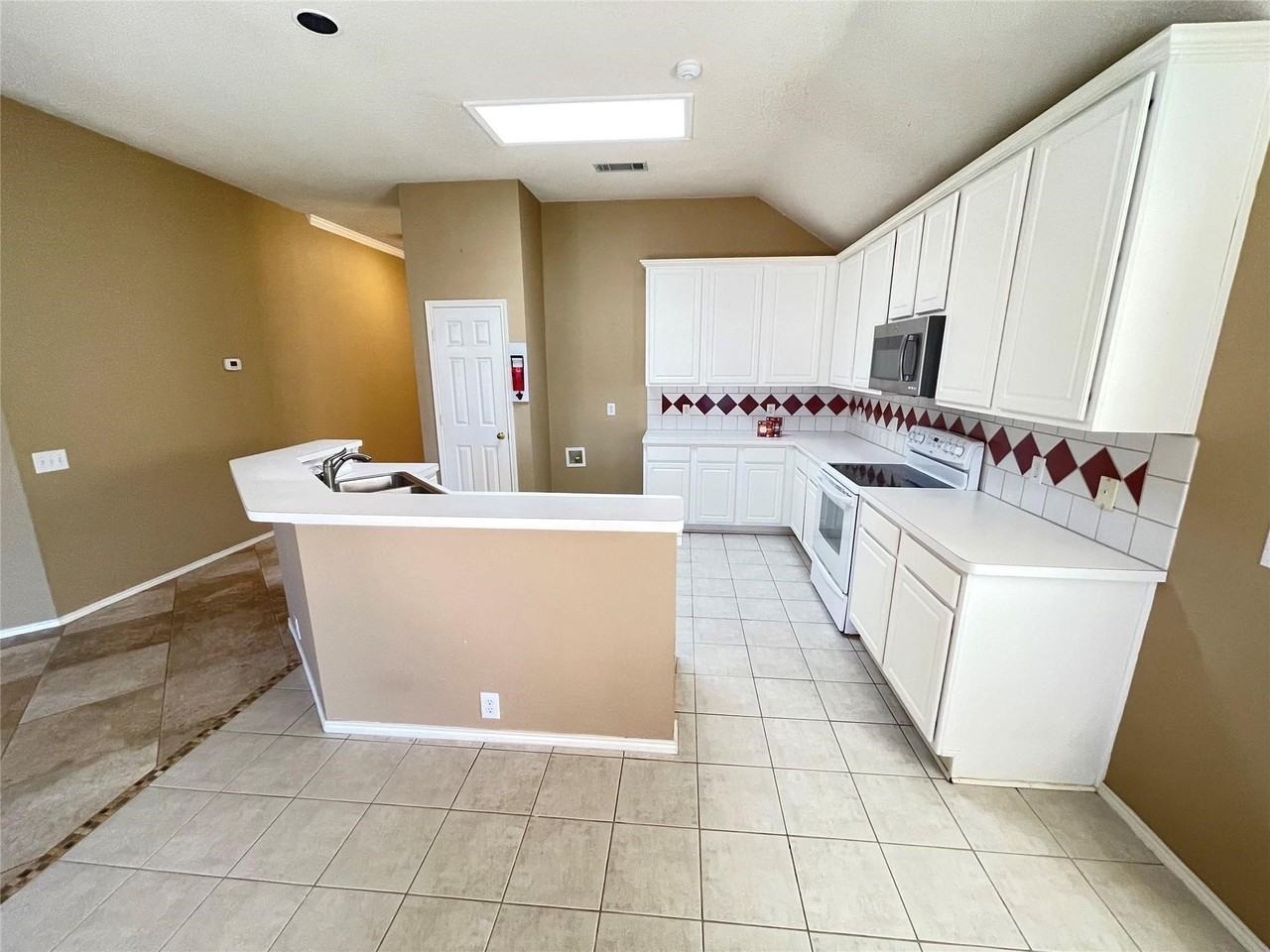 11082 Clearstream Ln - Photo 4 of 20