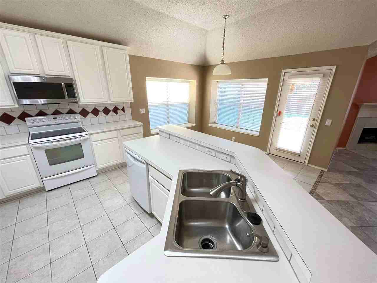 11082 Clearstream Ln - Photo 5 of 20