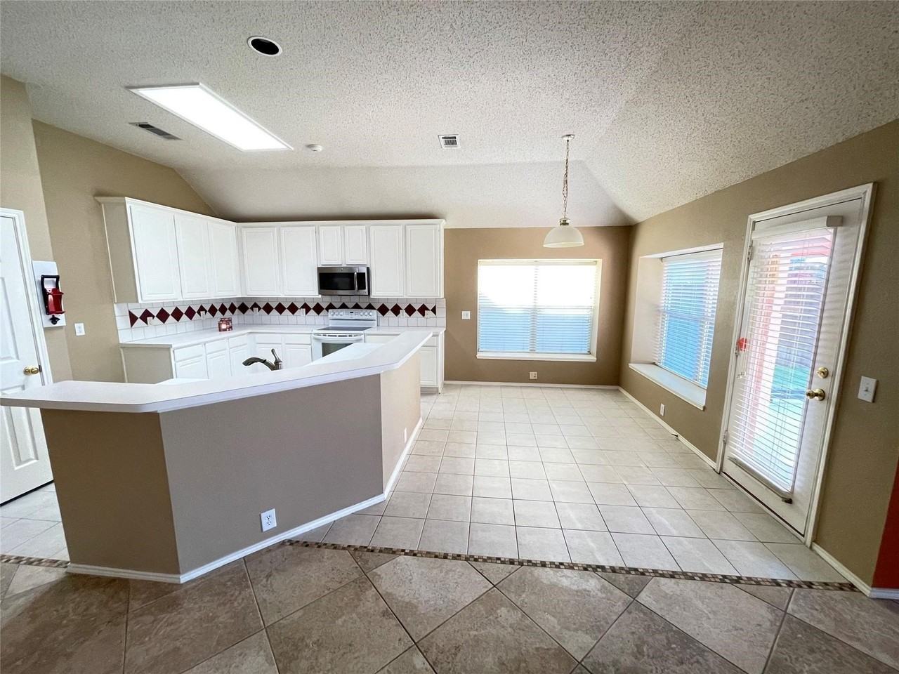 11082 Clearstream Ln - Photo 7 of 20