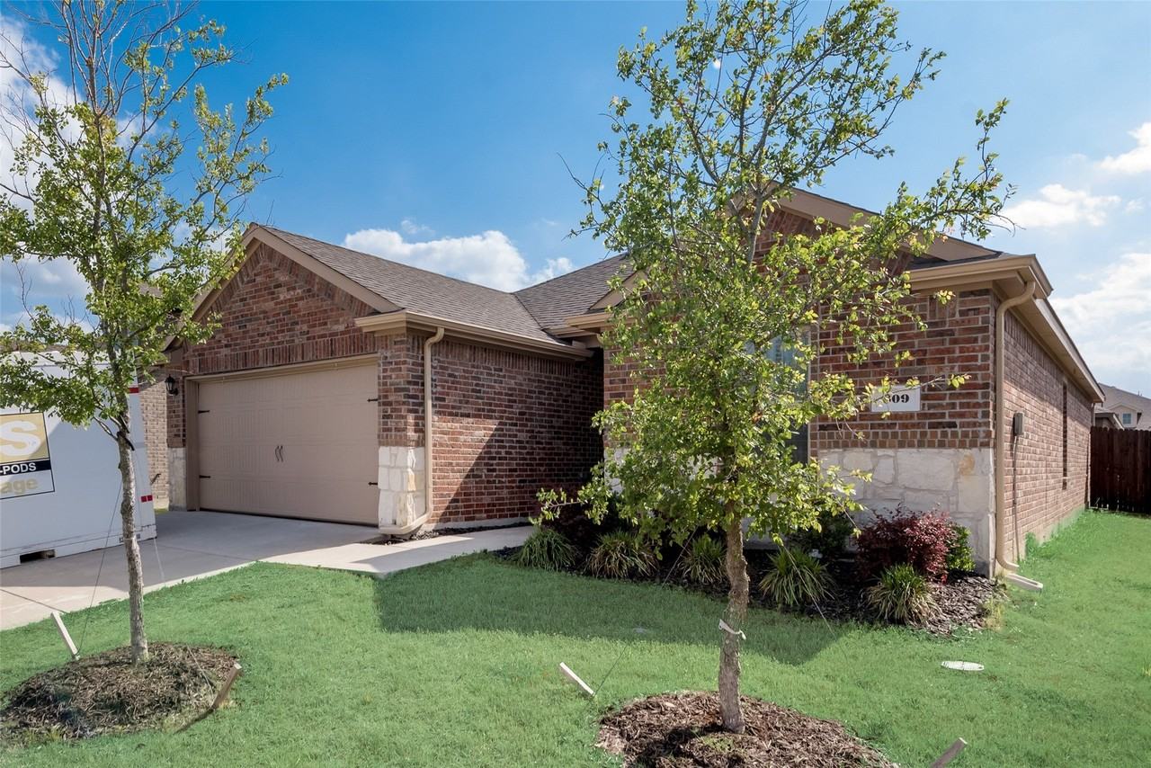 809 Meadow Wood Ln - Photo 2 of 15