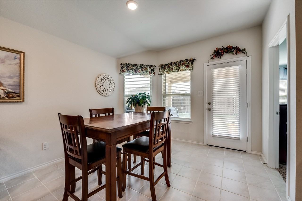 809 Meadow Wood Ln - Photo 6 of 15