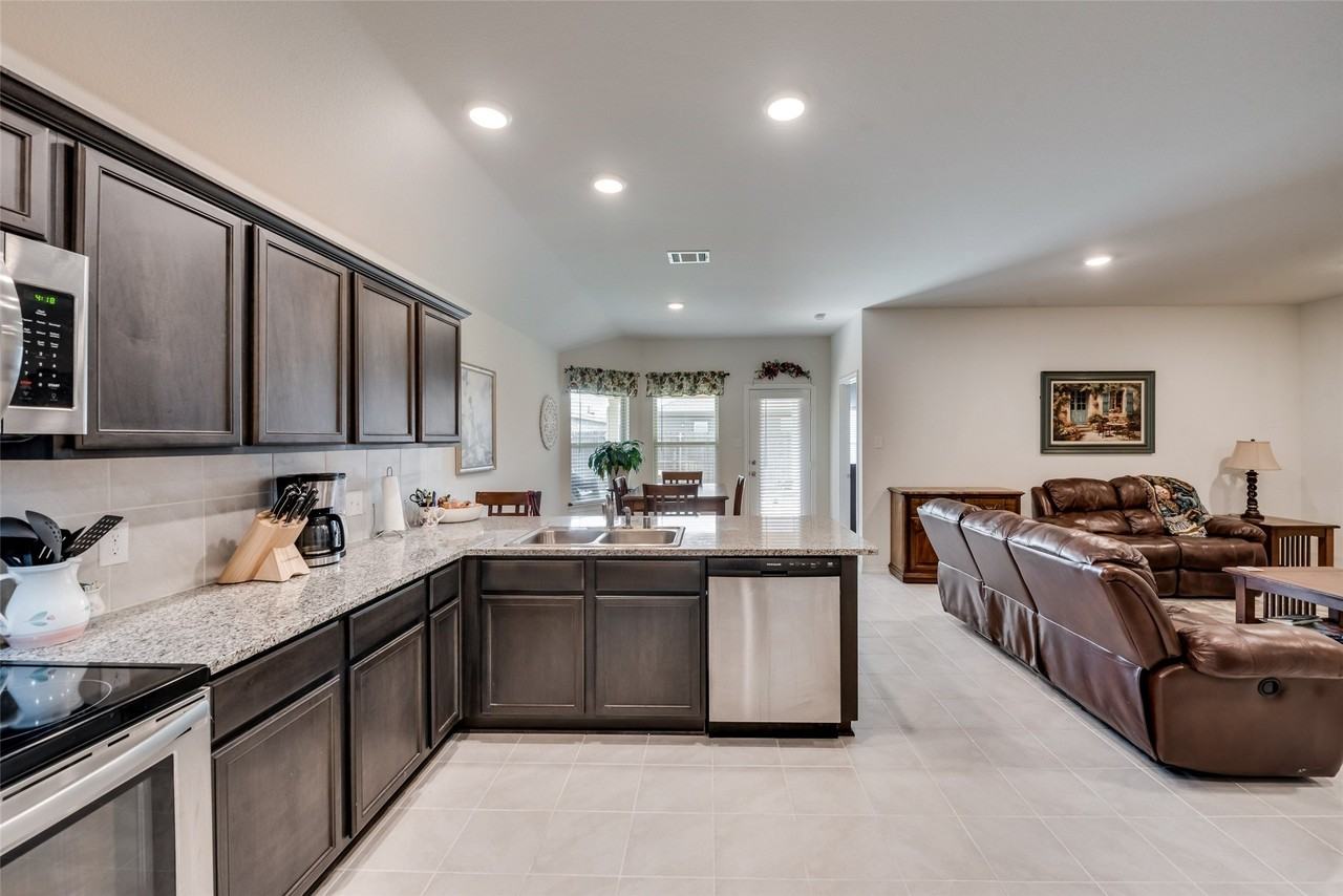 809 Meadow Wood Ln - Photo 7 of 15