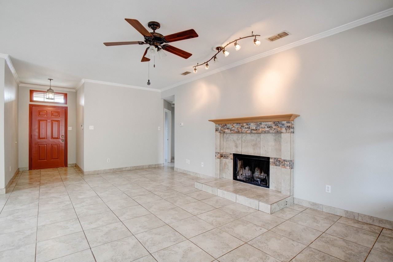 3912 Blue Pond Cir - Photo 6 of 15