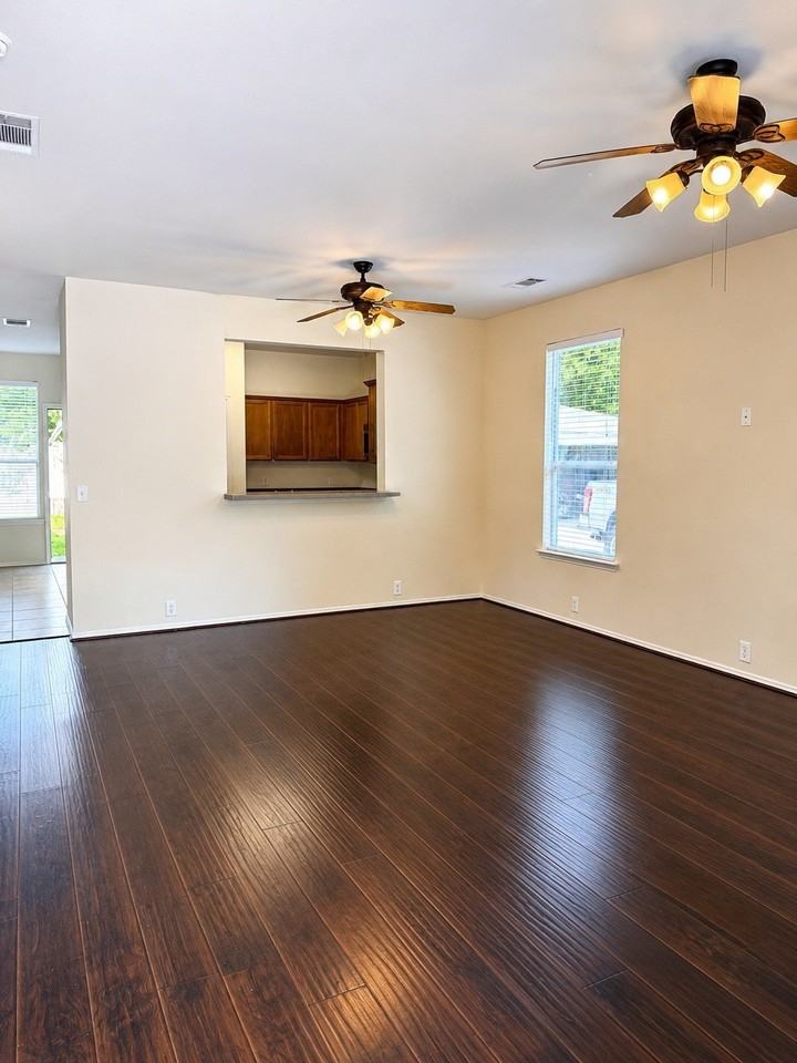 10633 Traymore Dr - Photo 3 of 13