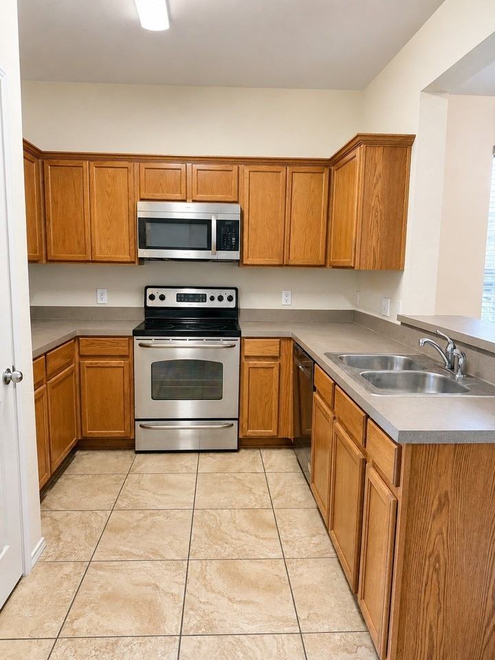 10633 Traymore Dr - Photo 4 of 13