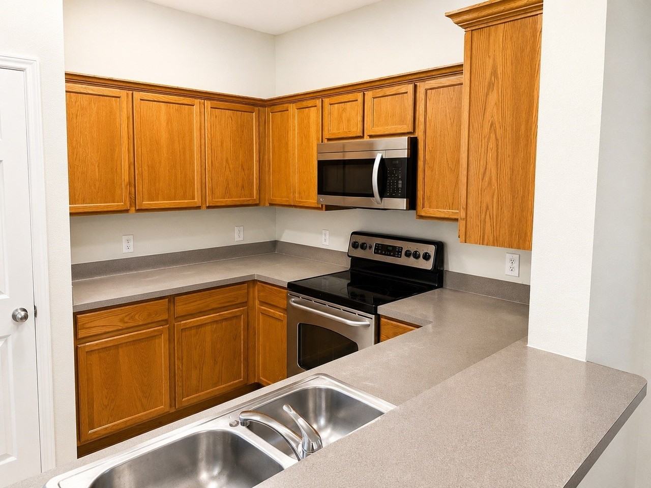 10633 Traymore Dr - Photo 5 of 13