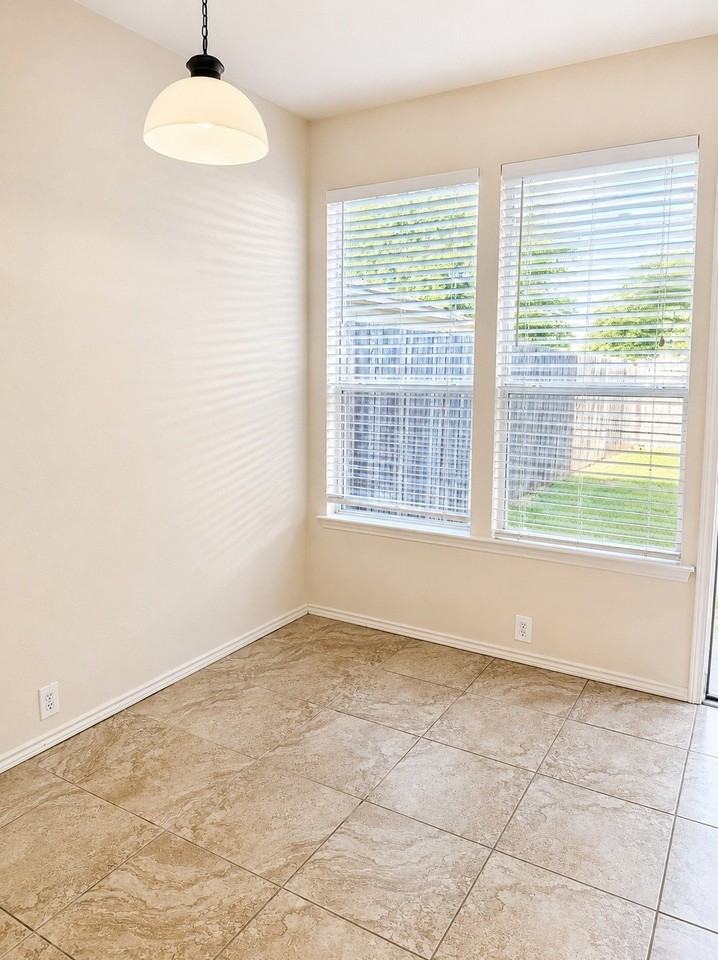 10633 Traymore Dr - Photo 6 of 13