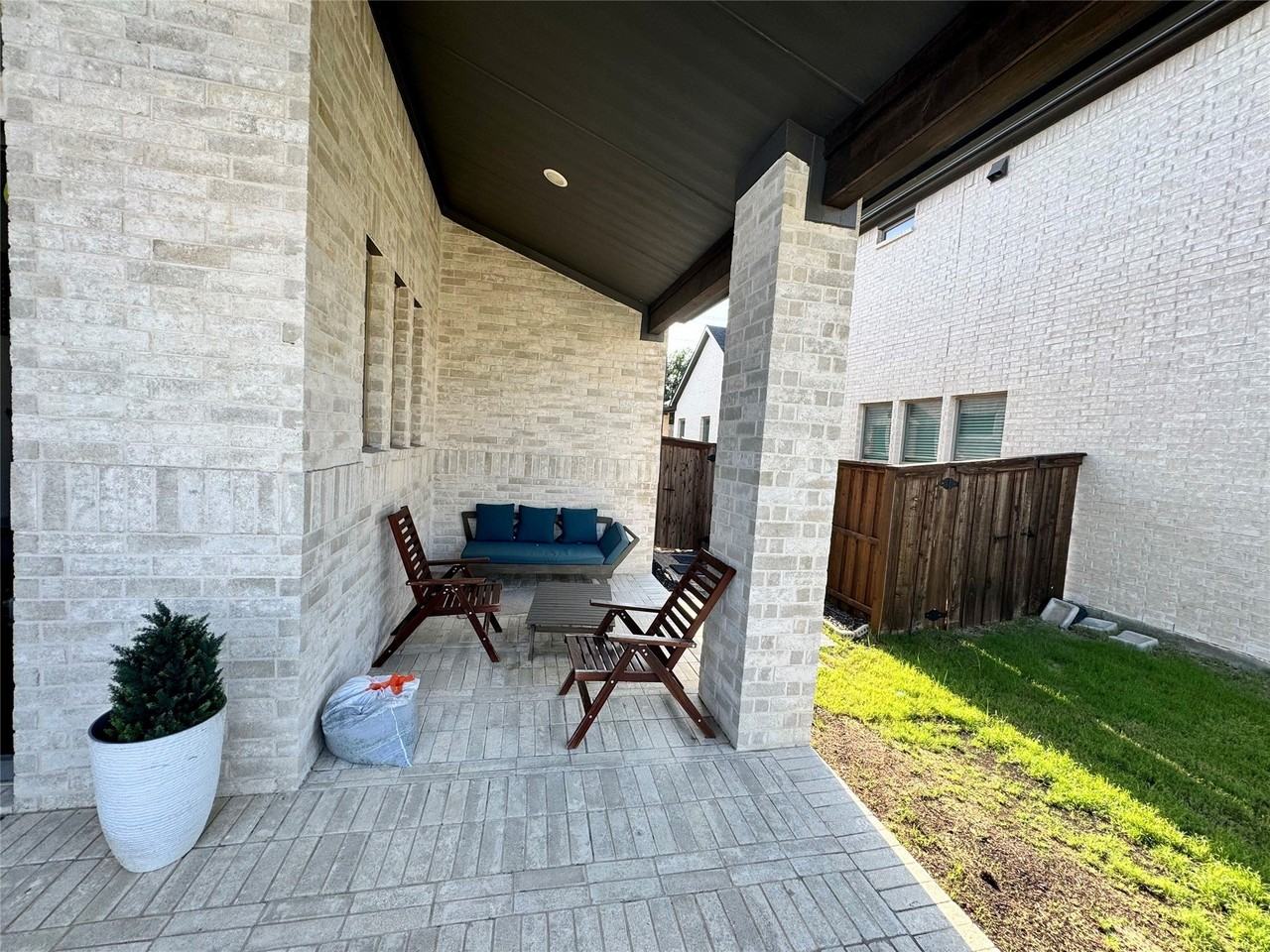 6443 Culverdale Ln - Photo 3 of 40