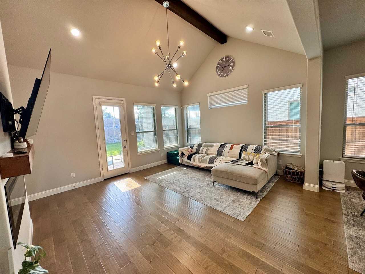 6443 Culverdale Ln - Photo 7 of 40