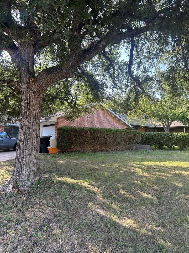 3906 Shallow Ford Rd - Photo 3 of 4