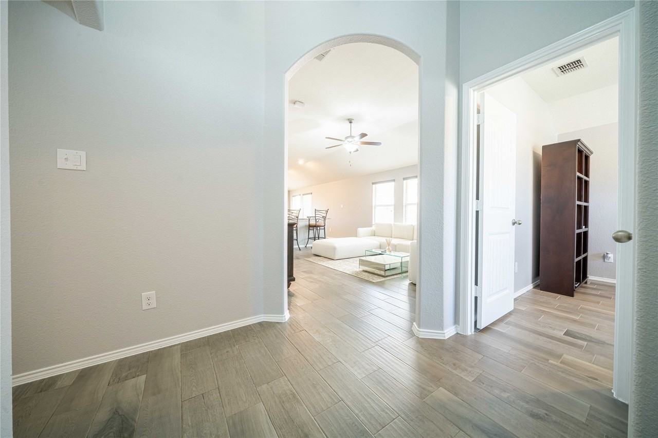 8900 Devonshire Dr - Photo 2 of 17