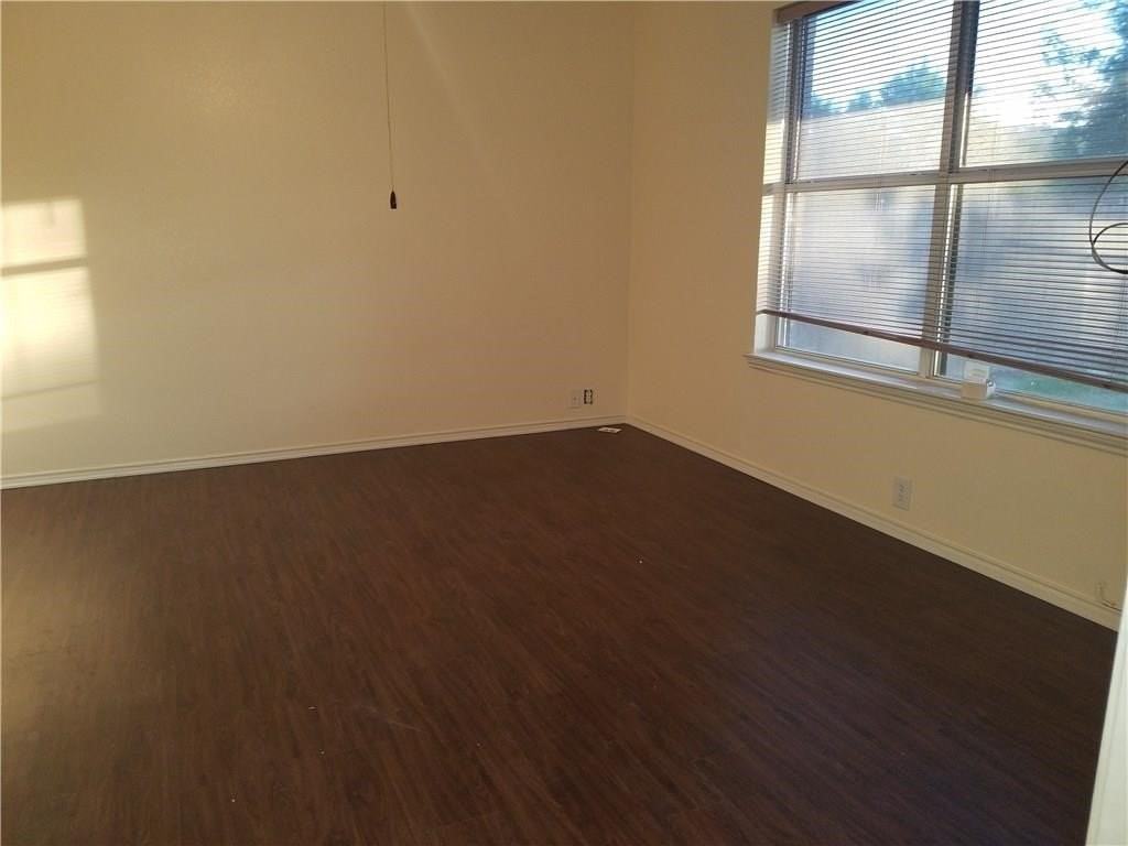307 Waterford Dr - Photo 3 of 21