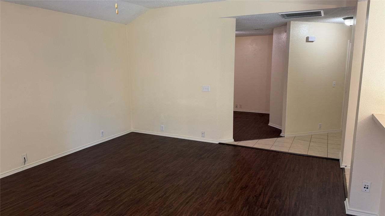 307 Waterford Dr - Photo 7 of 21