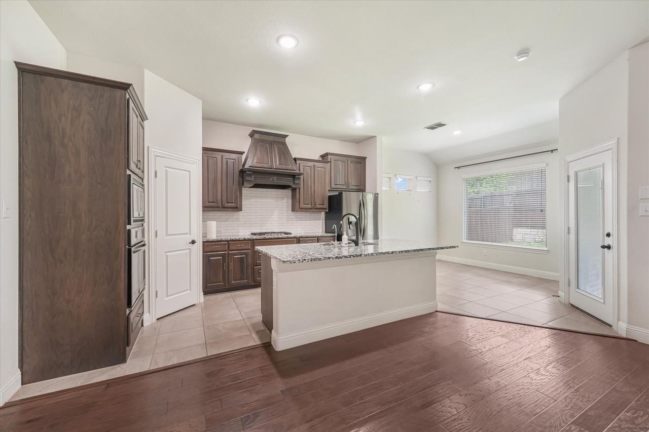 10305 Georgetown Pl - Photo 4 of 19