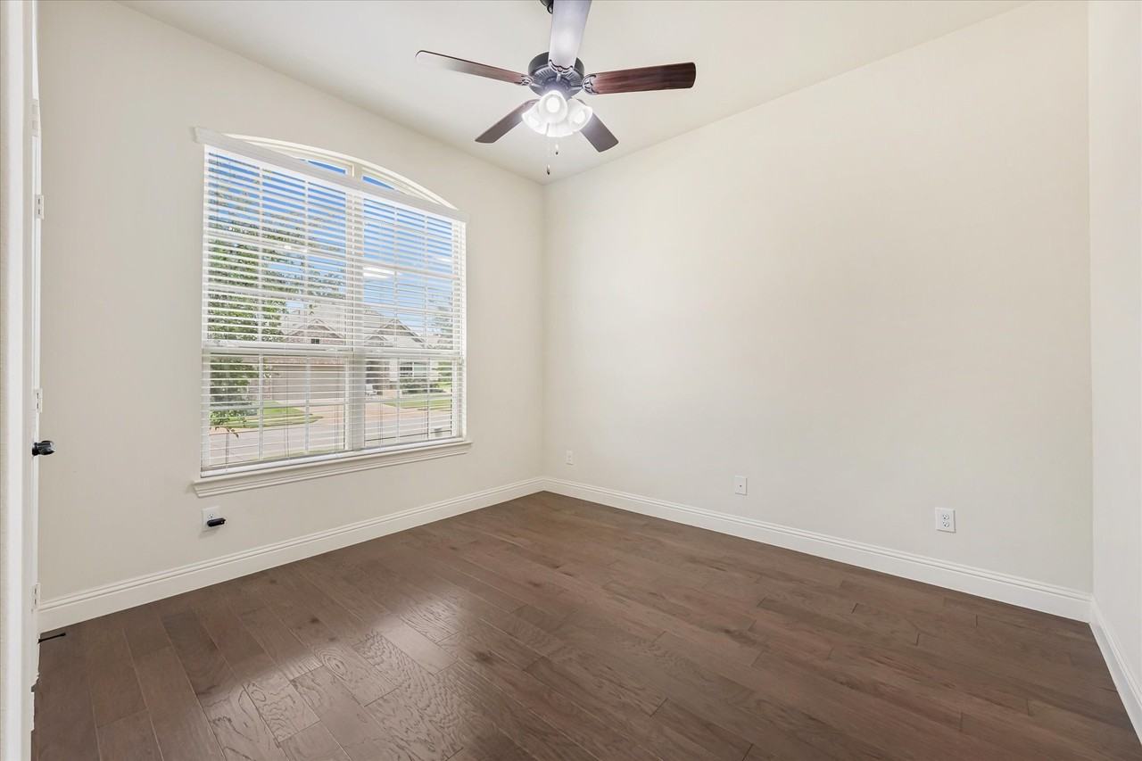10305 Georgetown Pl - Photo 6 of 19
