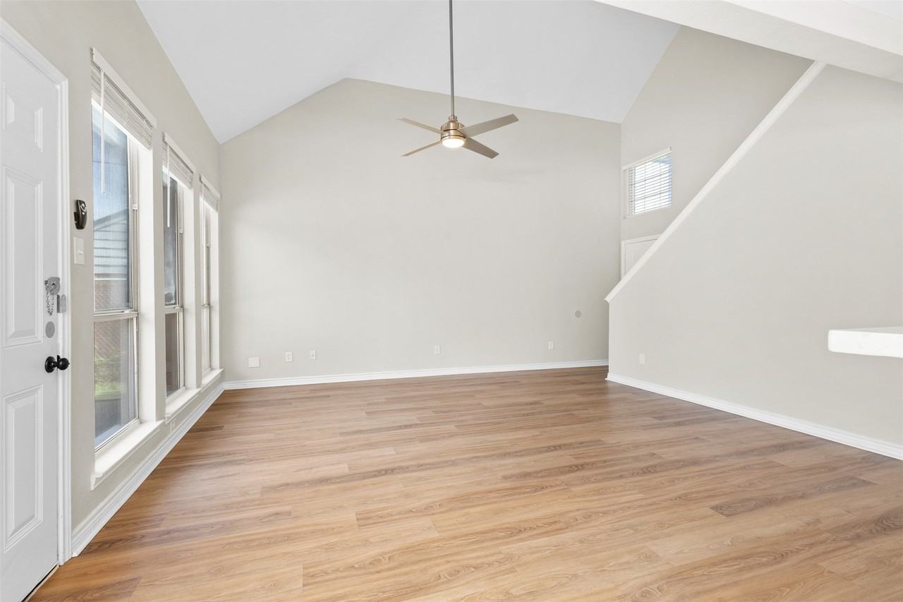 922 Binbrook Dr - Photo 3 of 19