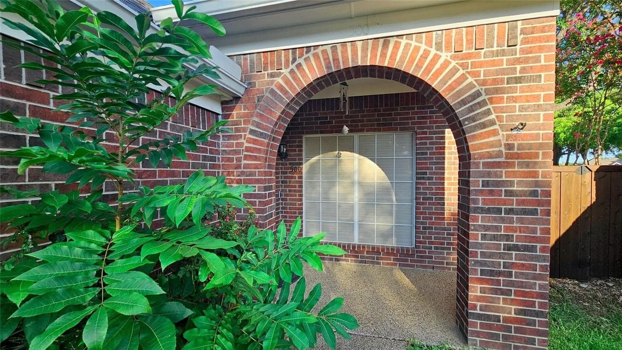 500 Lake Forest Dr - Photo 3 of 24