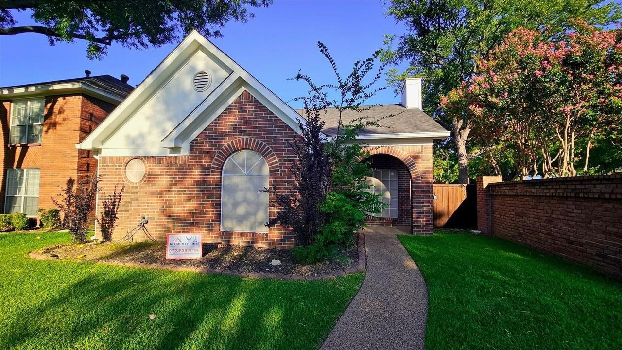 500 Lake Forest Dr - Photo 4 of 24