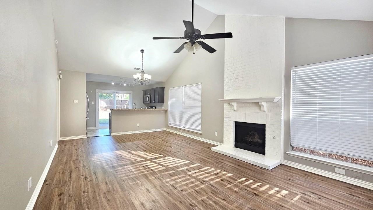 500 Lake Forest Dr - Photo 5 of 24