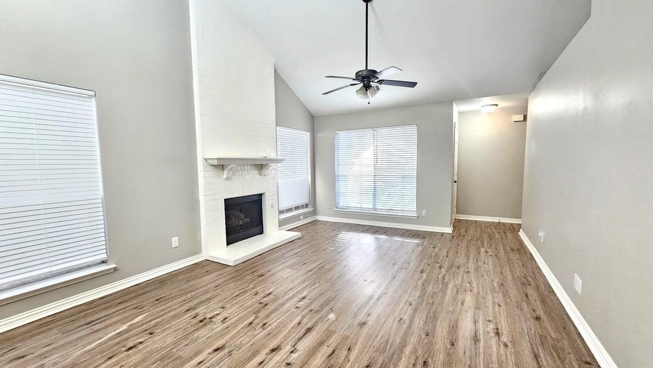 500 Lake Forest Dr - Photo 6 of 24
