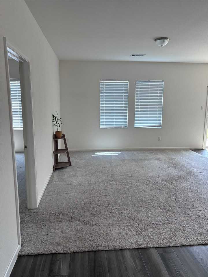 776 Devonshire Dr - Photo 4 of 20
