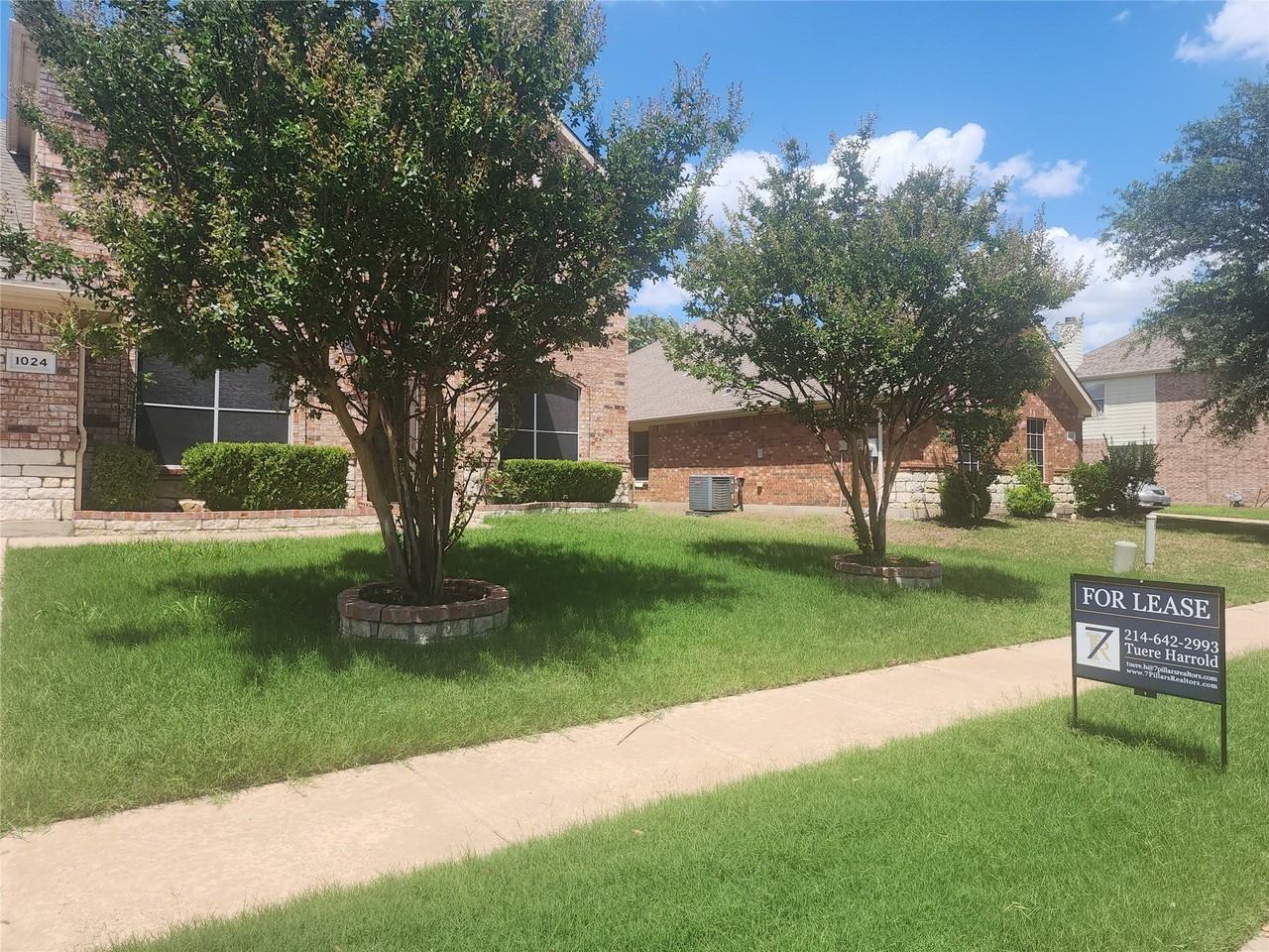 1024 Fair Oaks Dr - Photo 2 of 36