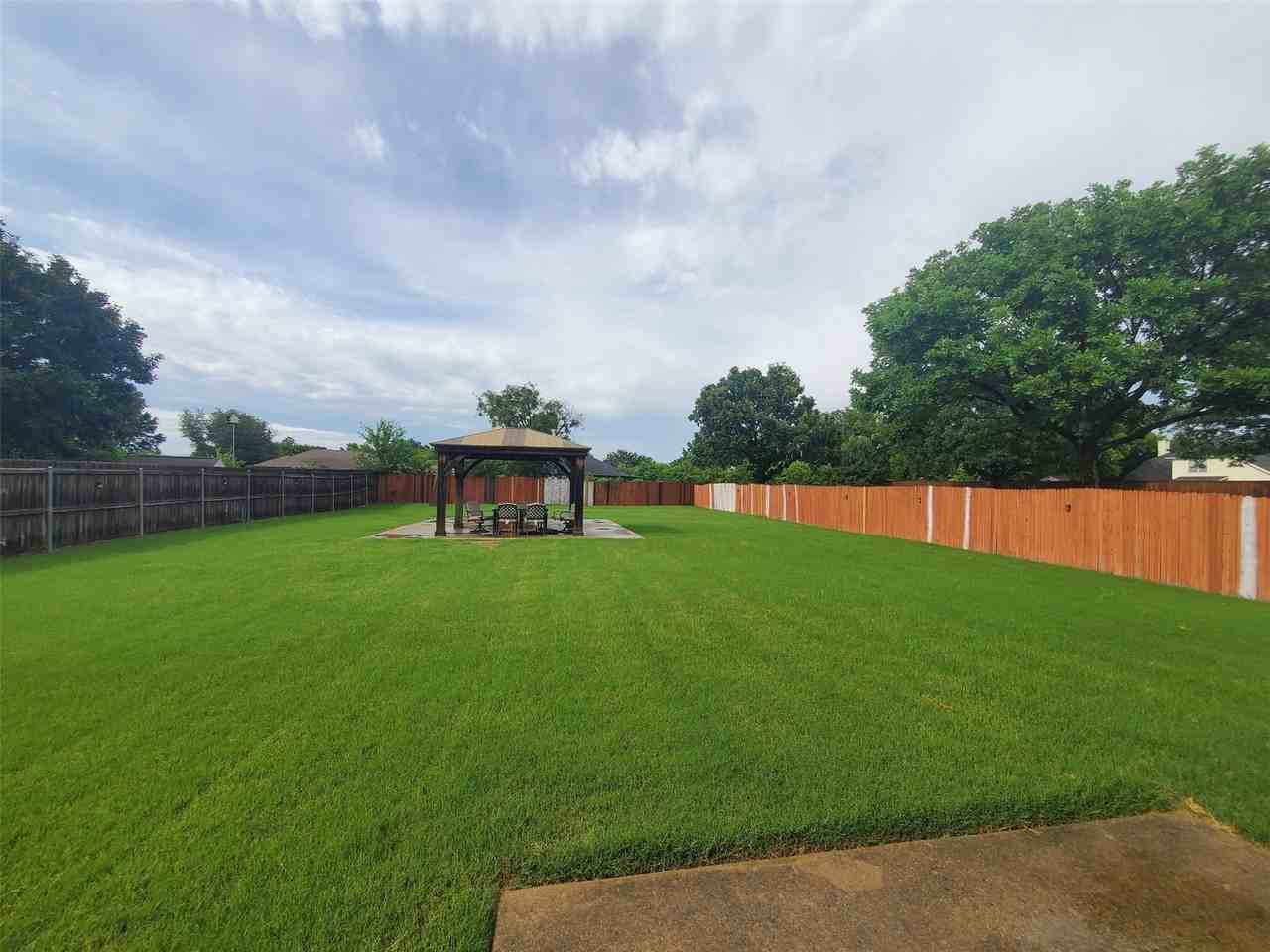 1024 Fair Oaks Dr - Photo 3 of 36