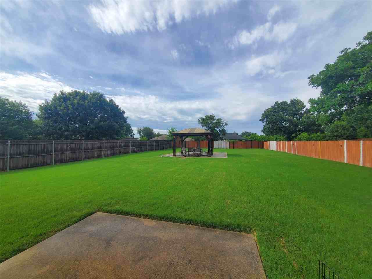 1024 Fair Oaks Dr - Photo 4 of 36
