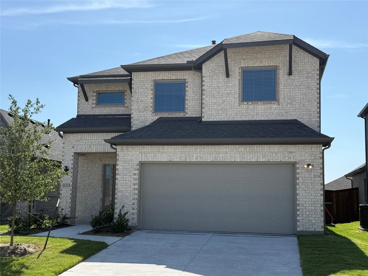 1233 Wolfsbane Dr - Photo 2 of 23