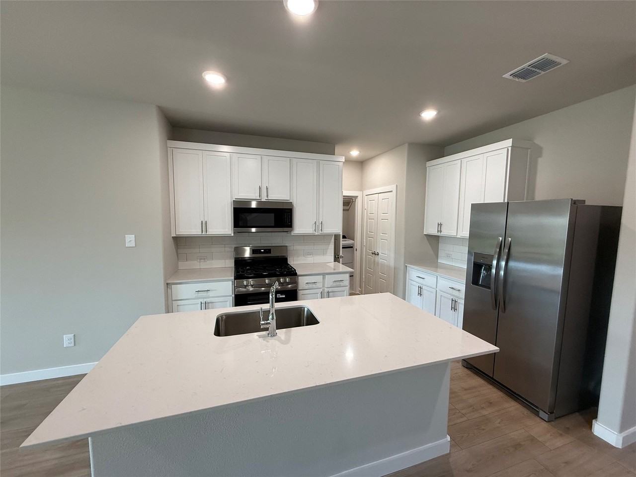 1233 Wolfsbane Dr - Photo 4 of 23