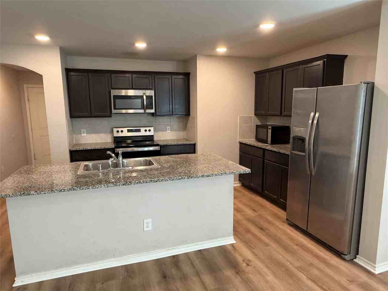 945 Newby Ln - Photo 2 of 10
