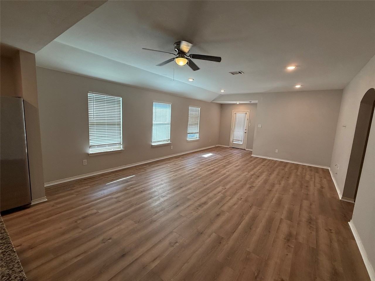 945 Newby Ln - Photo 4 of 10