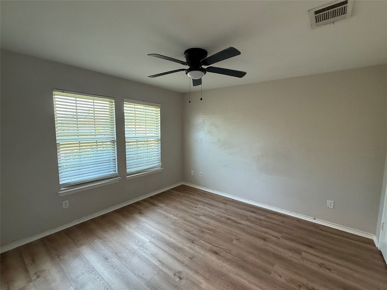 945 Newby Ln - Photo 5 of 10