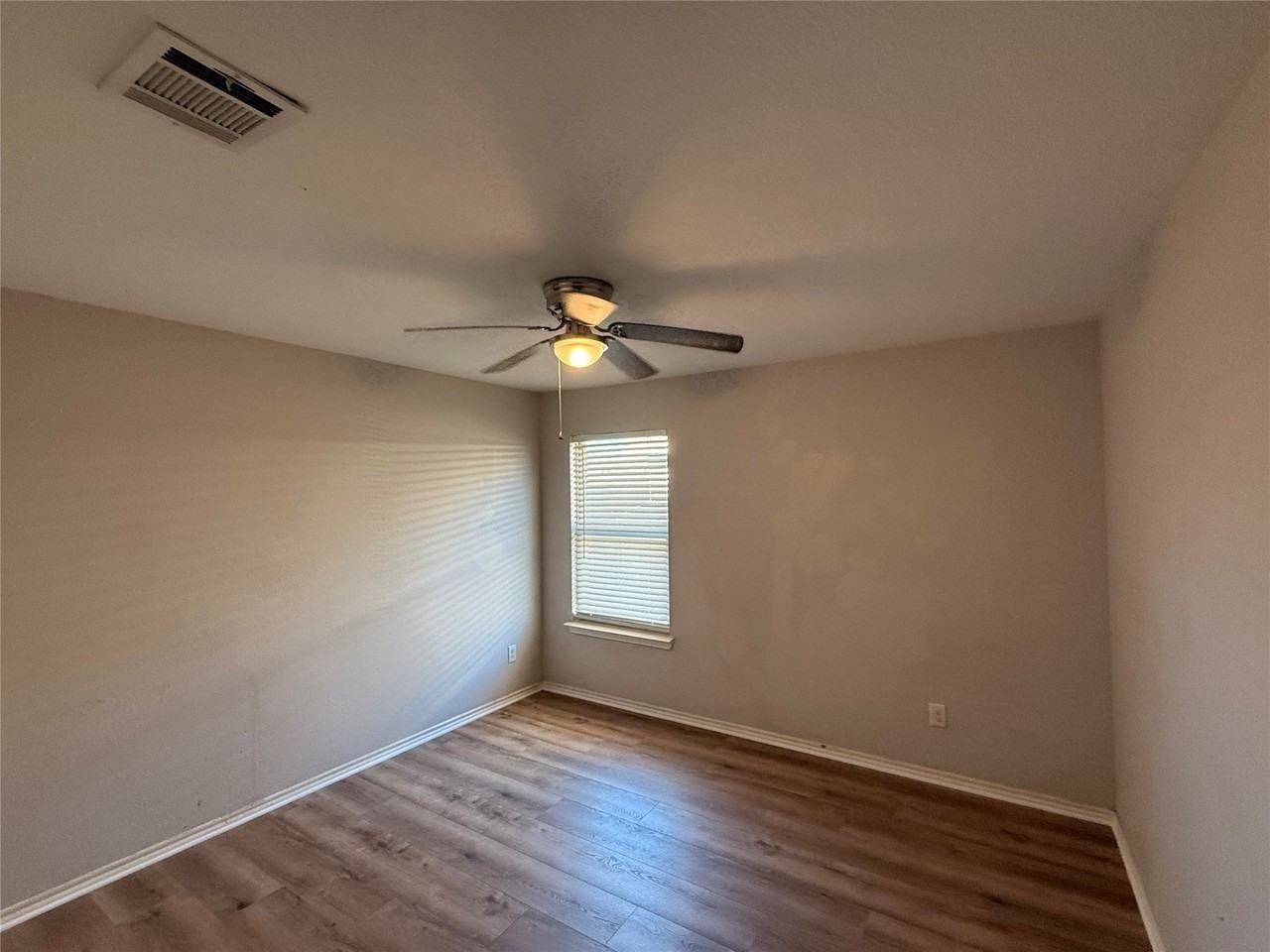945 Newby Ln - Photo 6 of 10