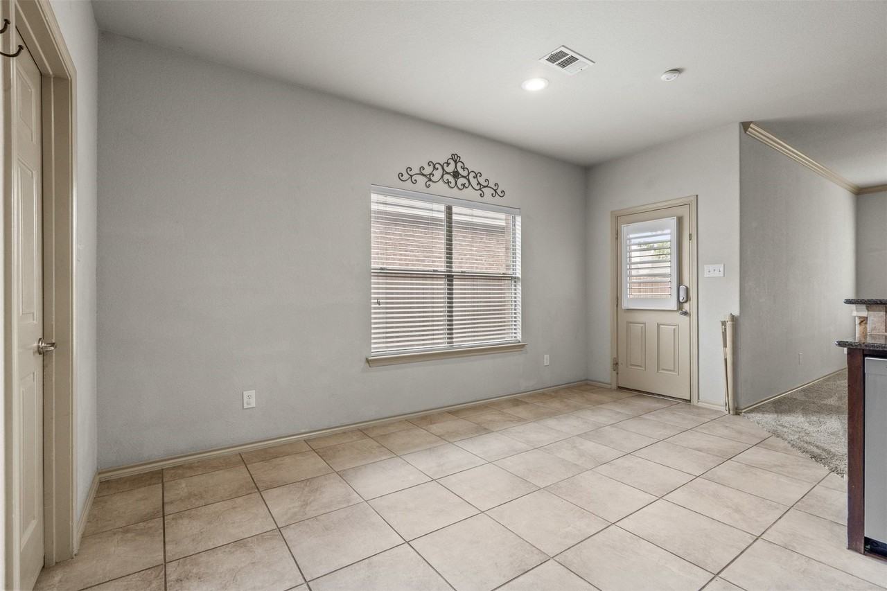 3200 Stonecrop Trl - Photo 7 of 24